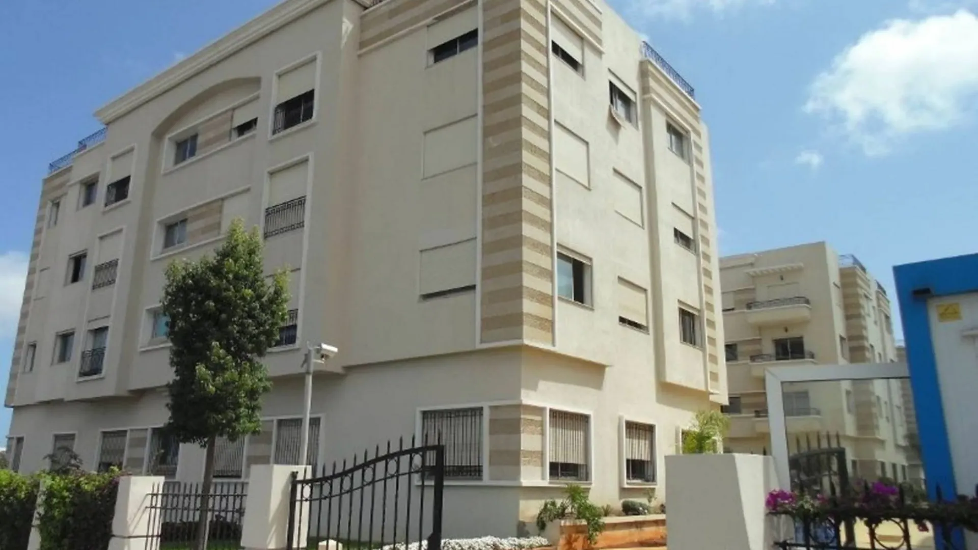 Oasis Square Apartment location